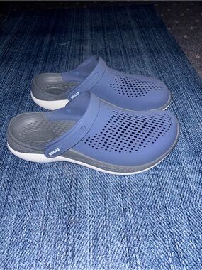 CROCS LiteRide Clog in Blue and Gray